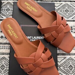 Fashion sandals size 39 never worn comes in box